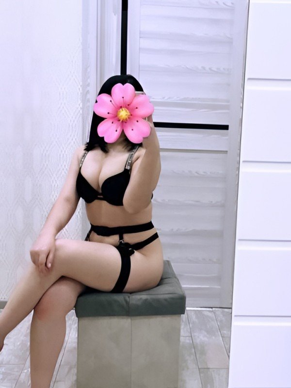 Дина привлекательная девушка из Ува цена от 10000 руб